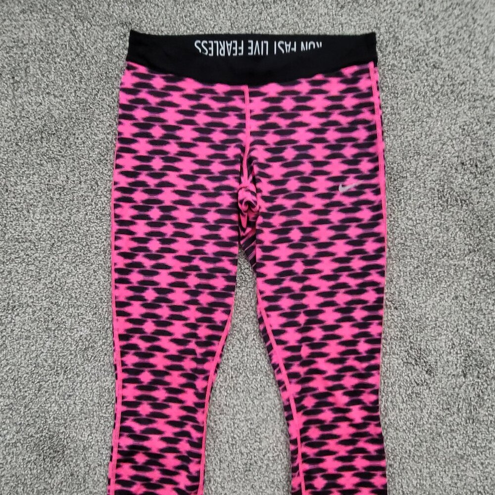 Nike Yoga Capri Women's Medium Pink  Workout Dri Fit Leggings Gym Ladies